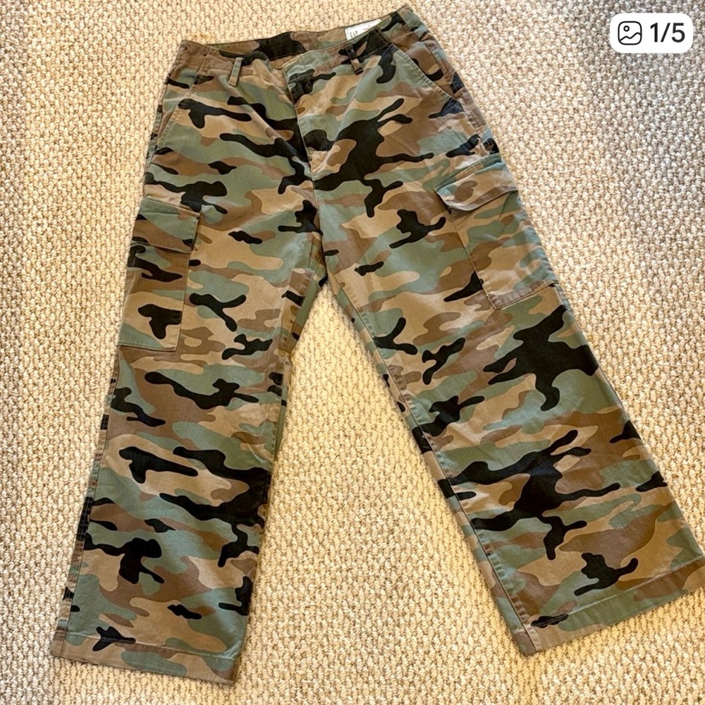 GAP Women’s Camouflage Cargo Pants
